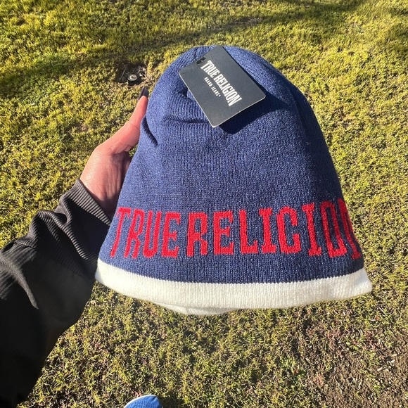 TRUE RELIGION beanie and glove set , NWT - Picture 3 of 8